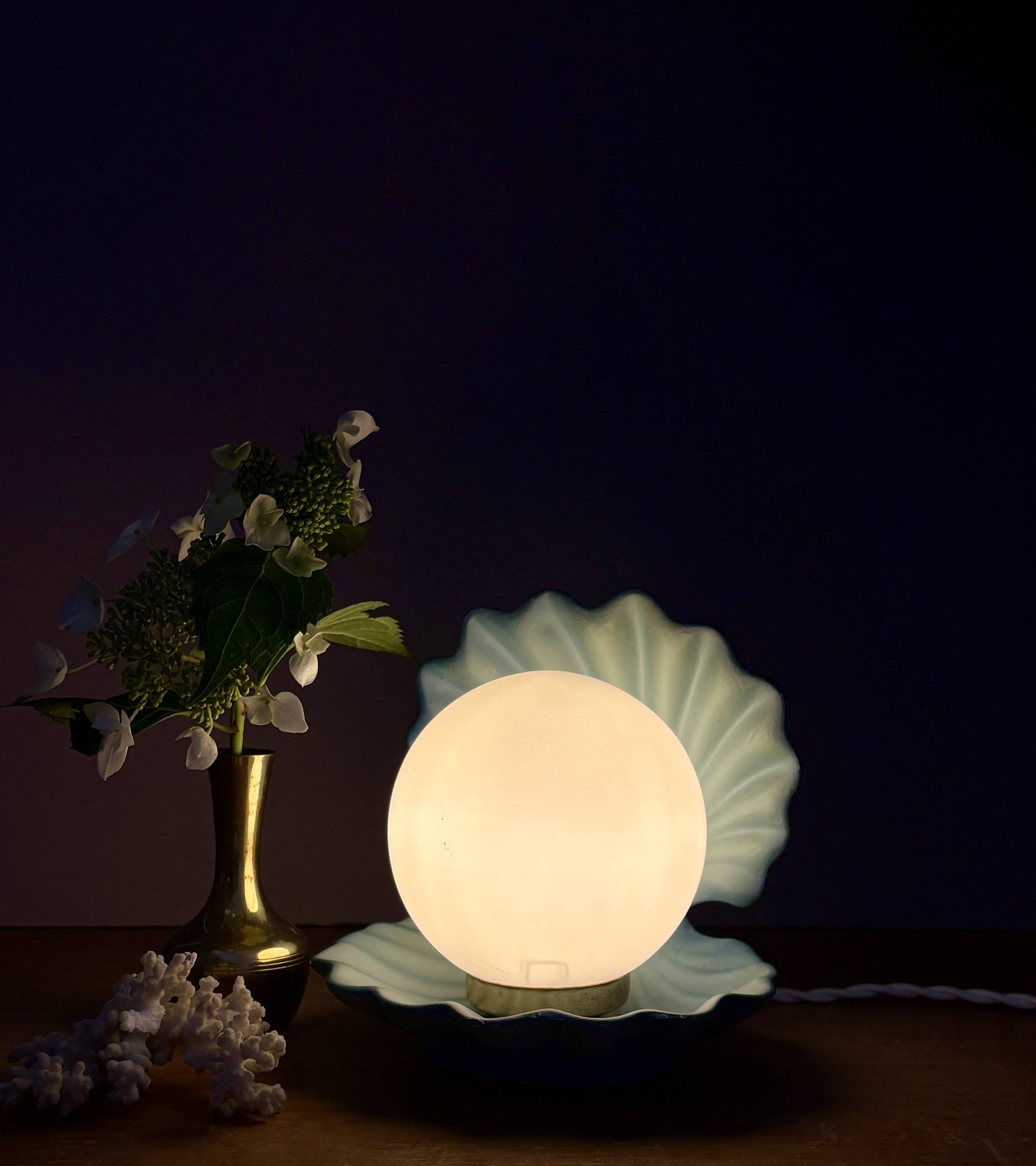 Vintage lamp in the shape of a shell in blue and opaline ceramic.