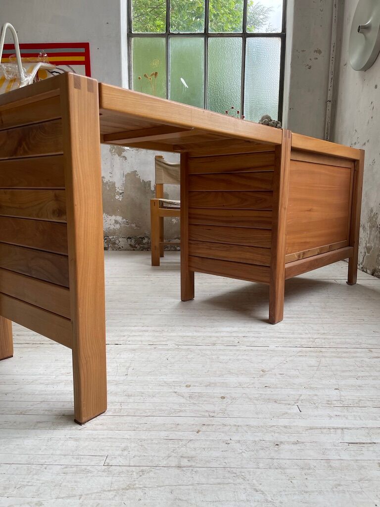 Regain dresser office row