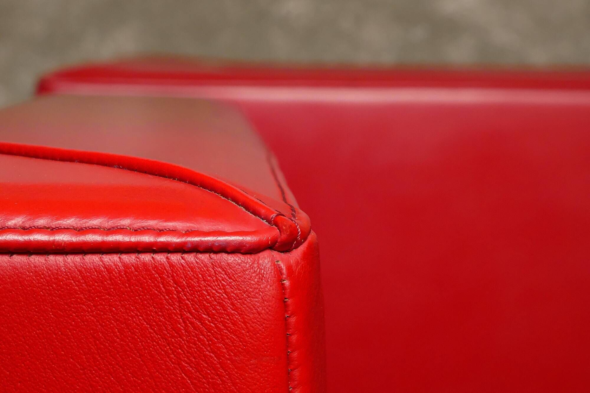 Poltrona Frau - Pair of armchairs in red leather and black beech - 2006 - IT.