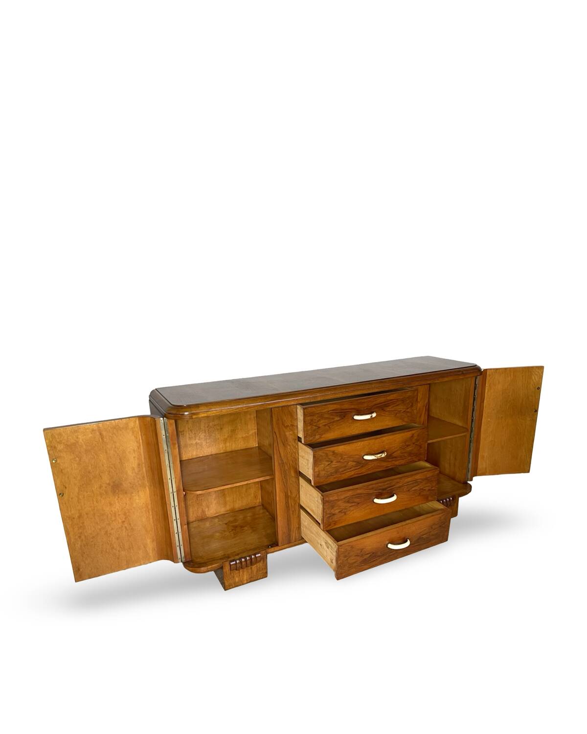 Buffet en noyer Art déco italien, de grande qualité.