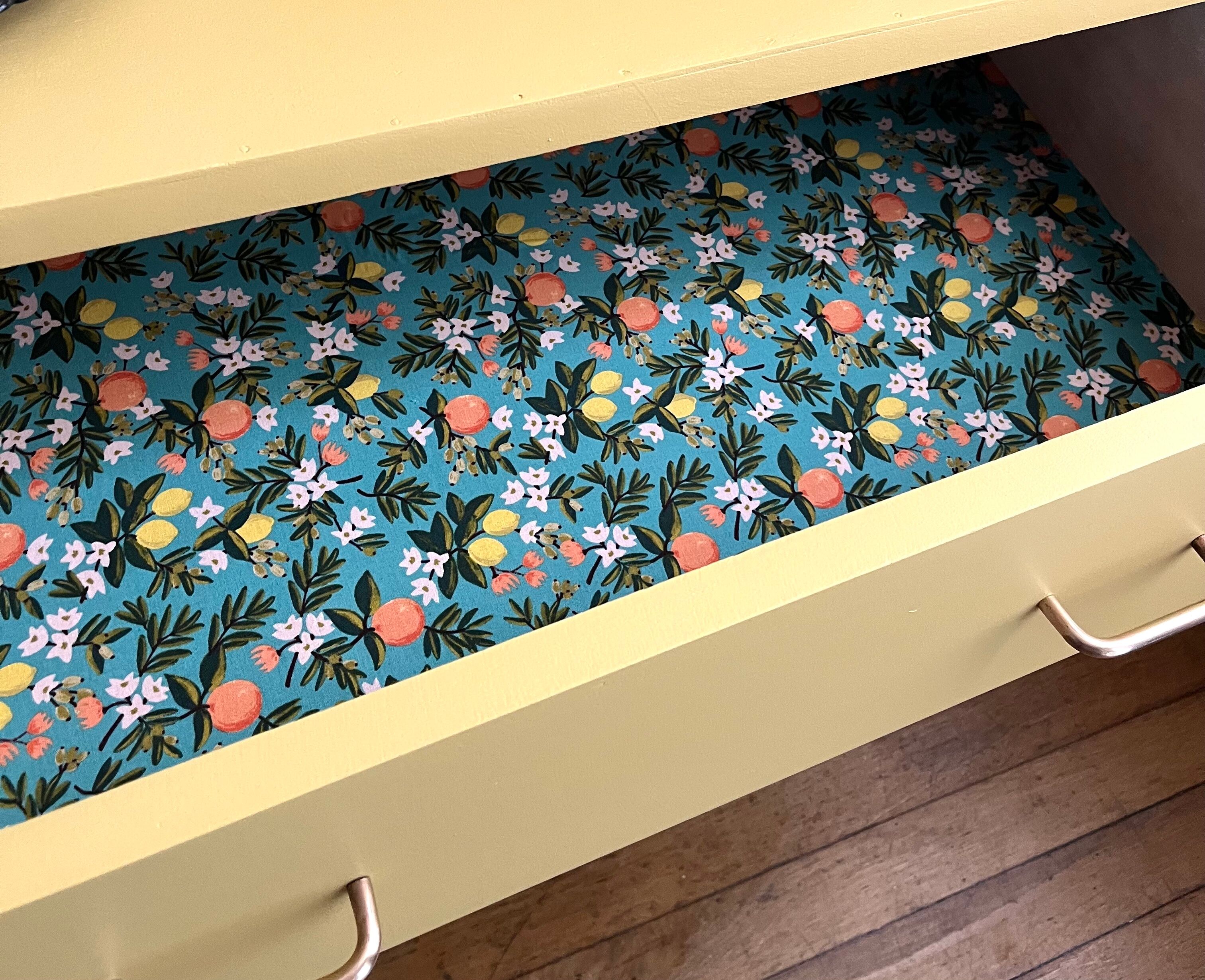 Commode vintage à tiroirs décalés
