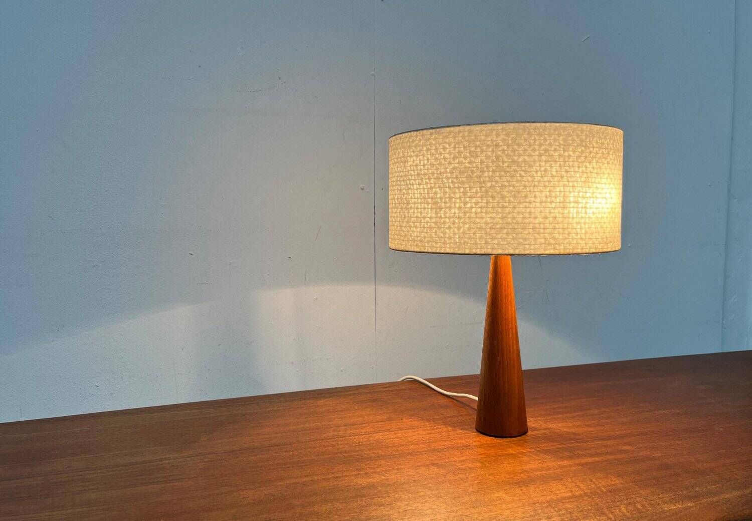 Lampe de table en teck minimaliste du milieu du siècle, années 1960