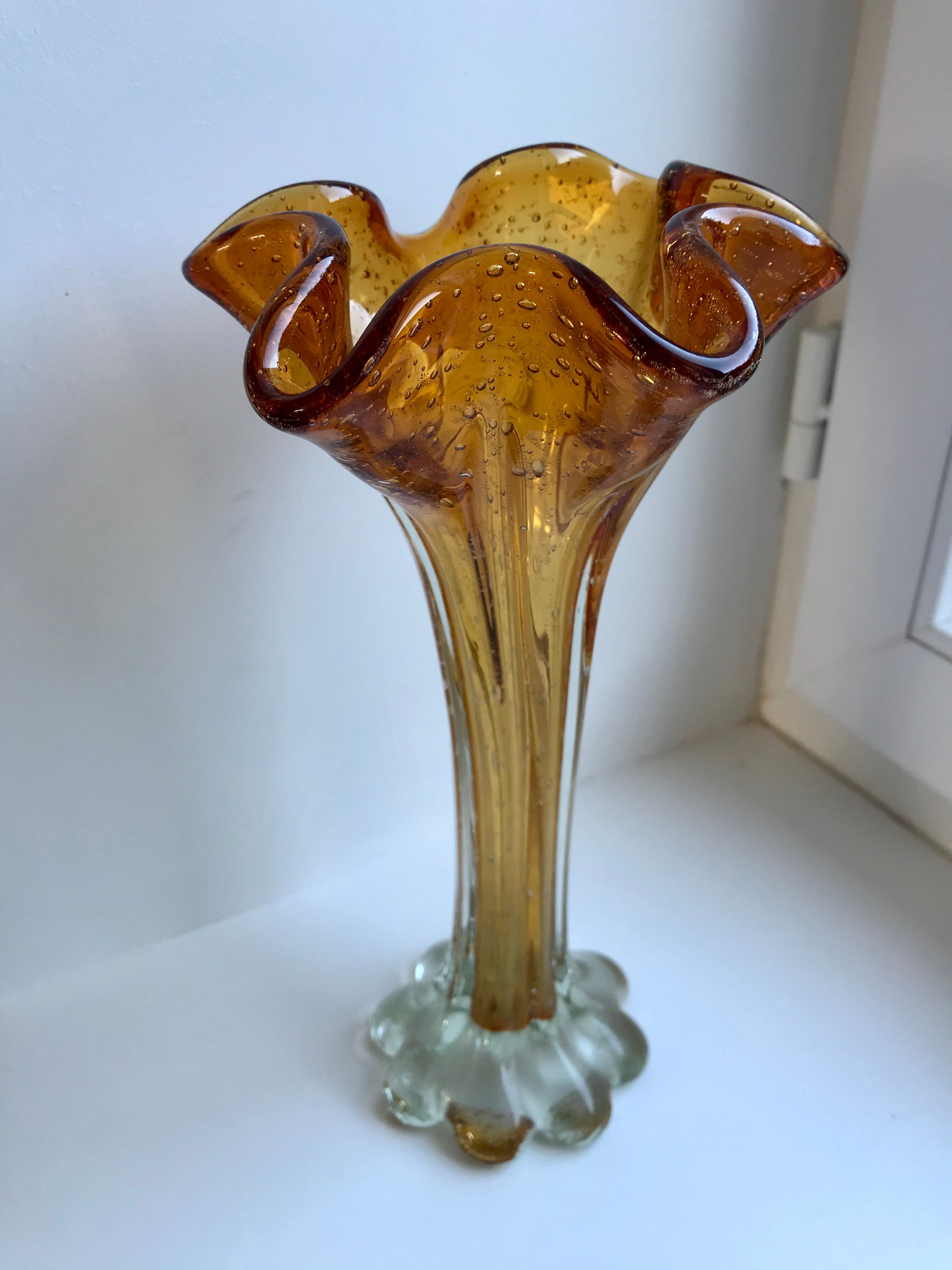 Vase corolle en verre de biot ambré années 60