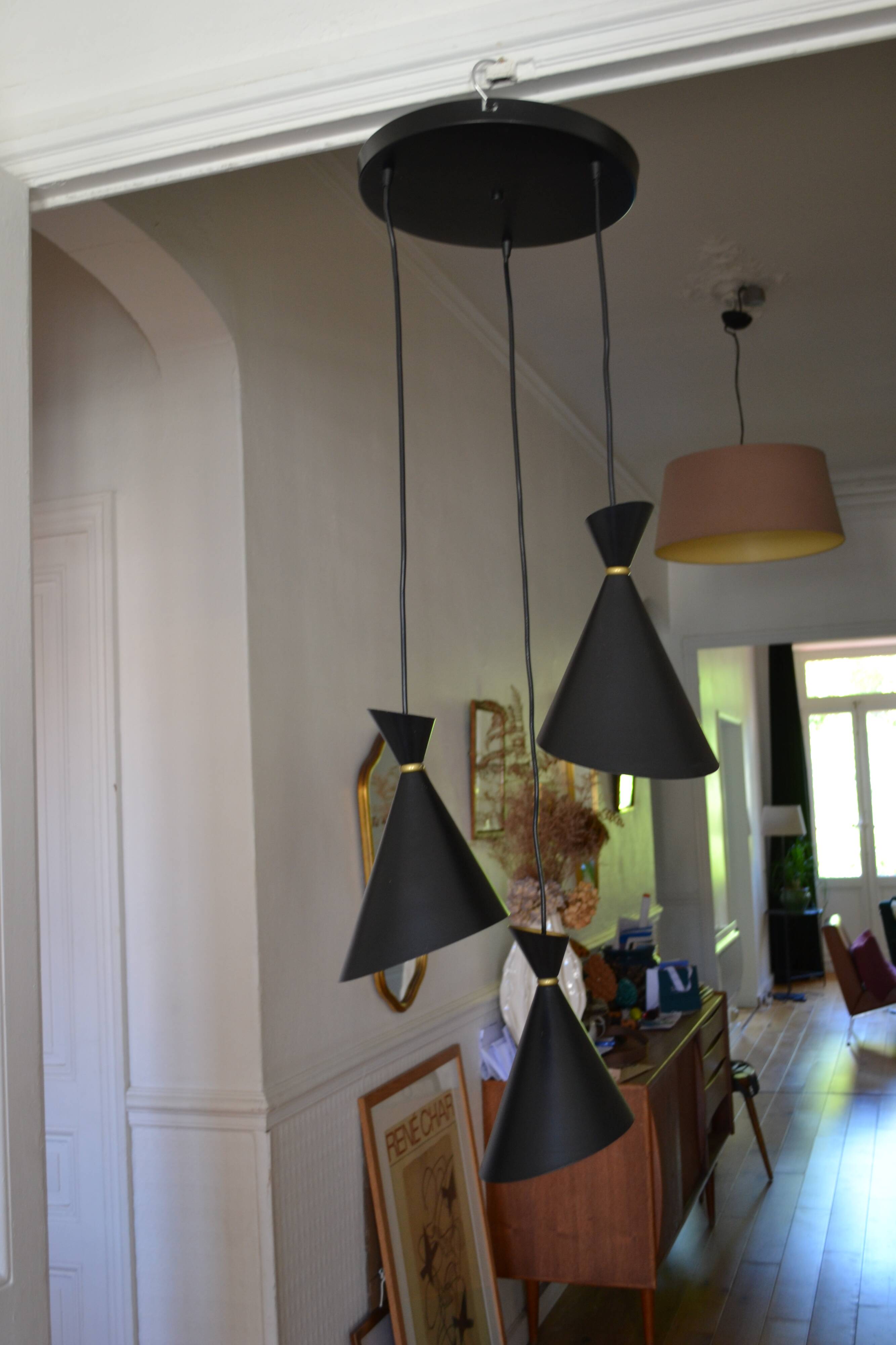 Vintage large chandelier with 3 tulips in black and gold Diabolo.