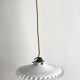 Suspension opaline blanche dentelle