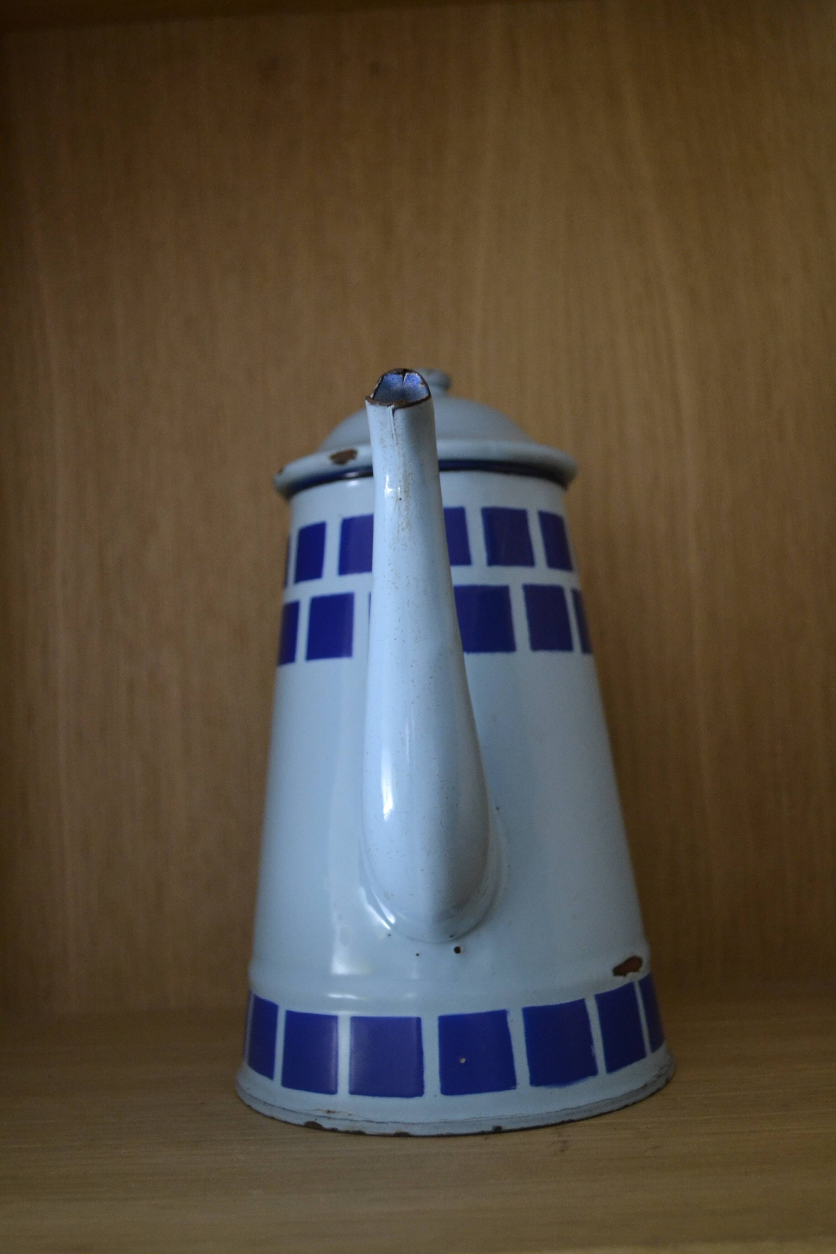 Cafetière bleue en tôle émaillée