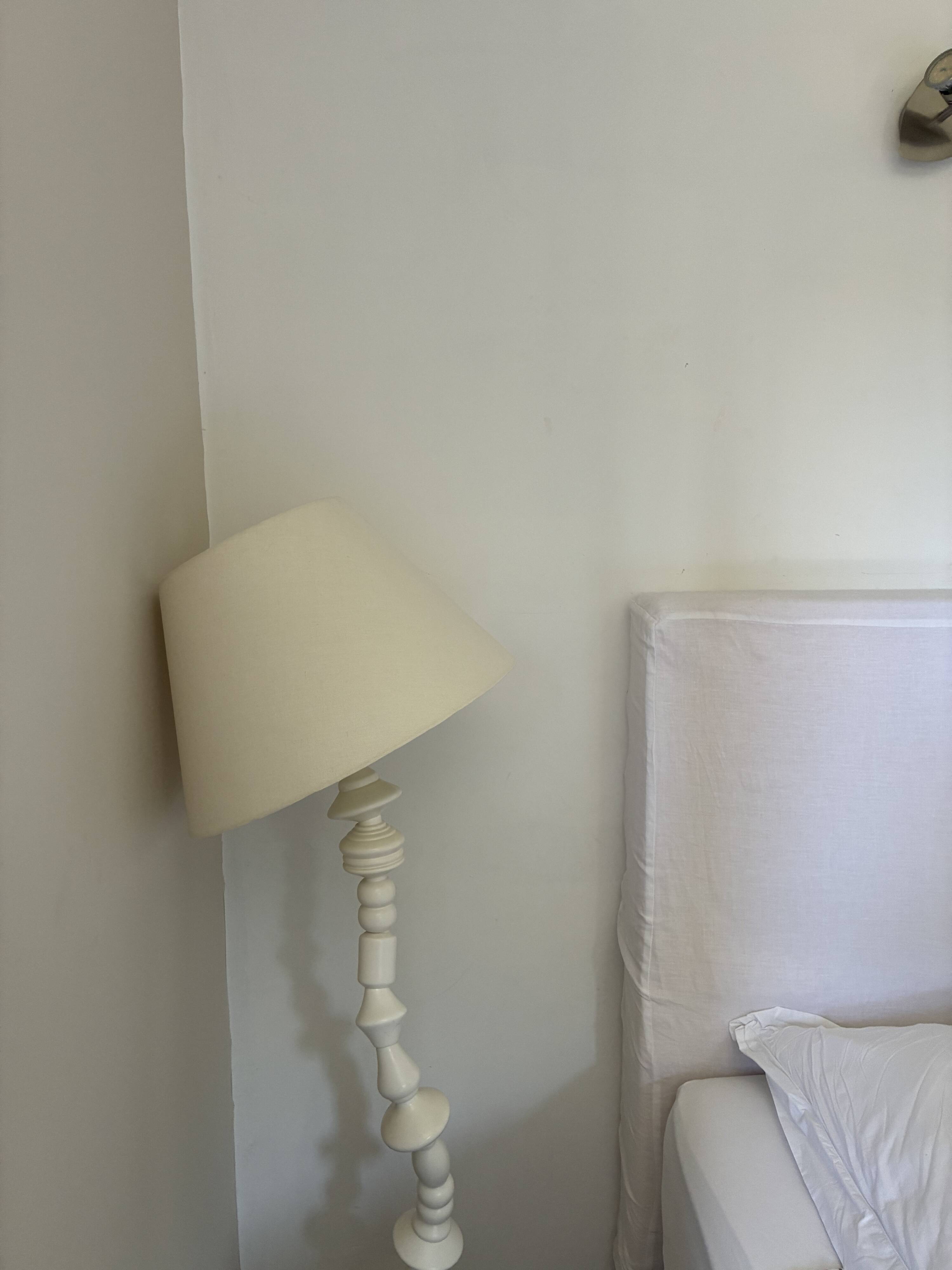 Front design painted solid wood floor lamp