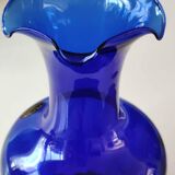 Corolle shaped vase in blown Art glass/Arte Murano Kristall Mery. Cobalt blue on a silver metal-look floral base. Dim 26 x 14 cm