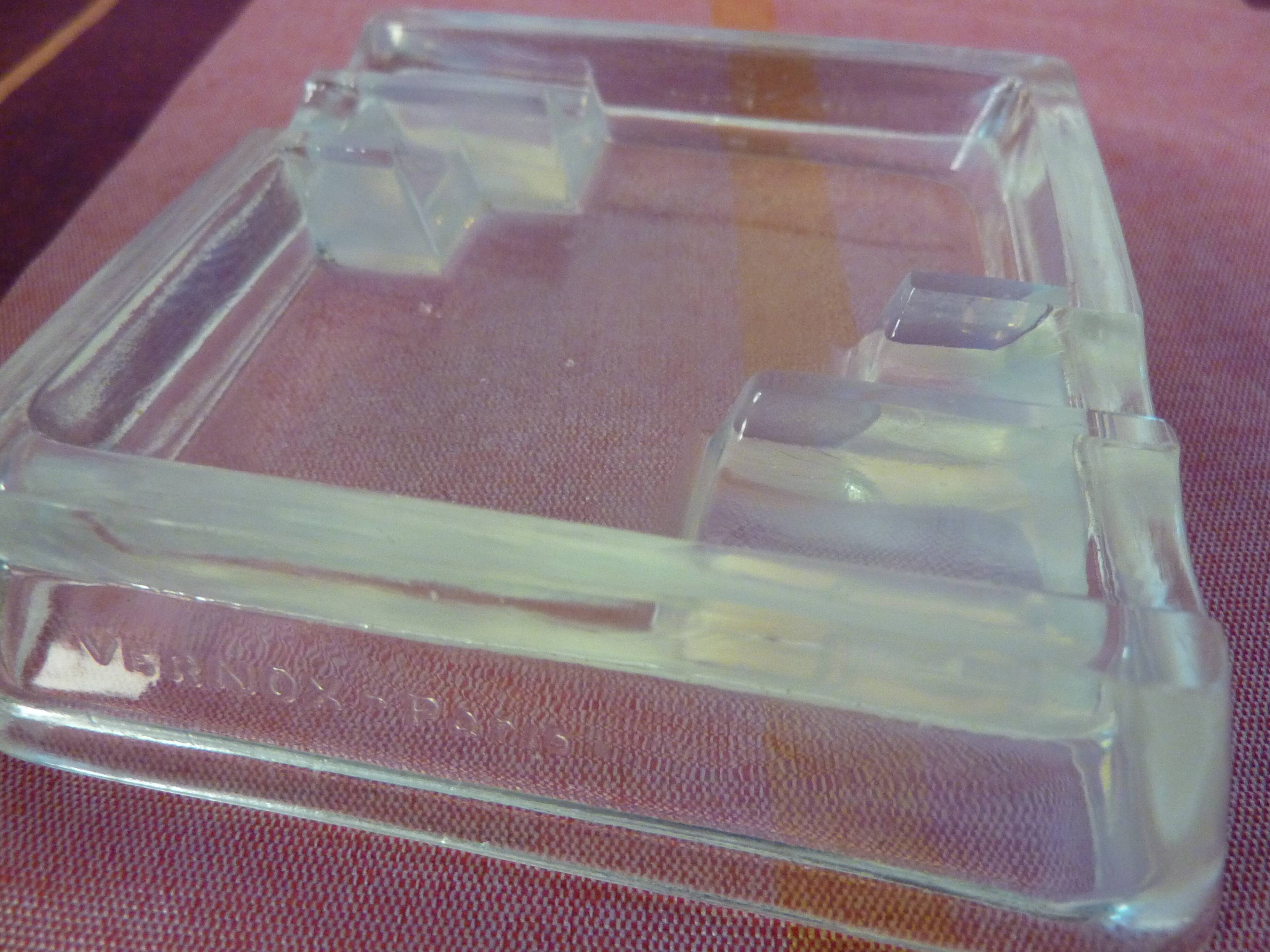 Vernox art-deco opalescent glass ashtray by Sabino