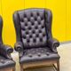 Chaise à dossier à oreilles de style Chesterfield en cuir capitonné vintage (le prix est pour une chaise)