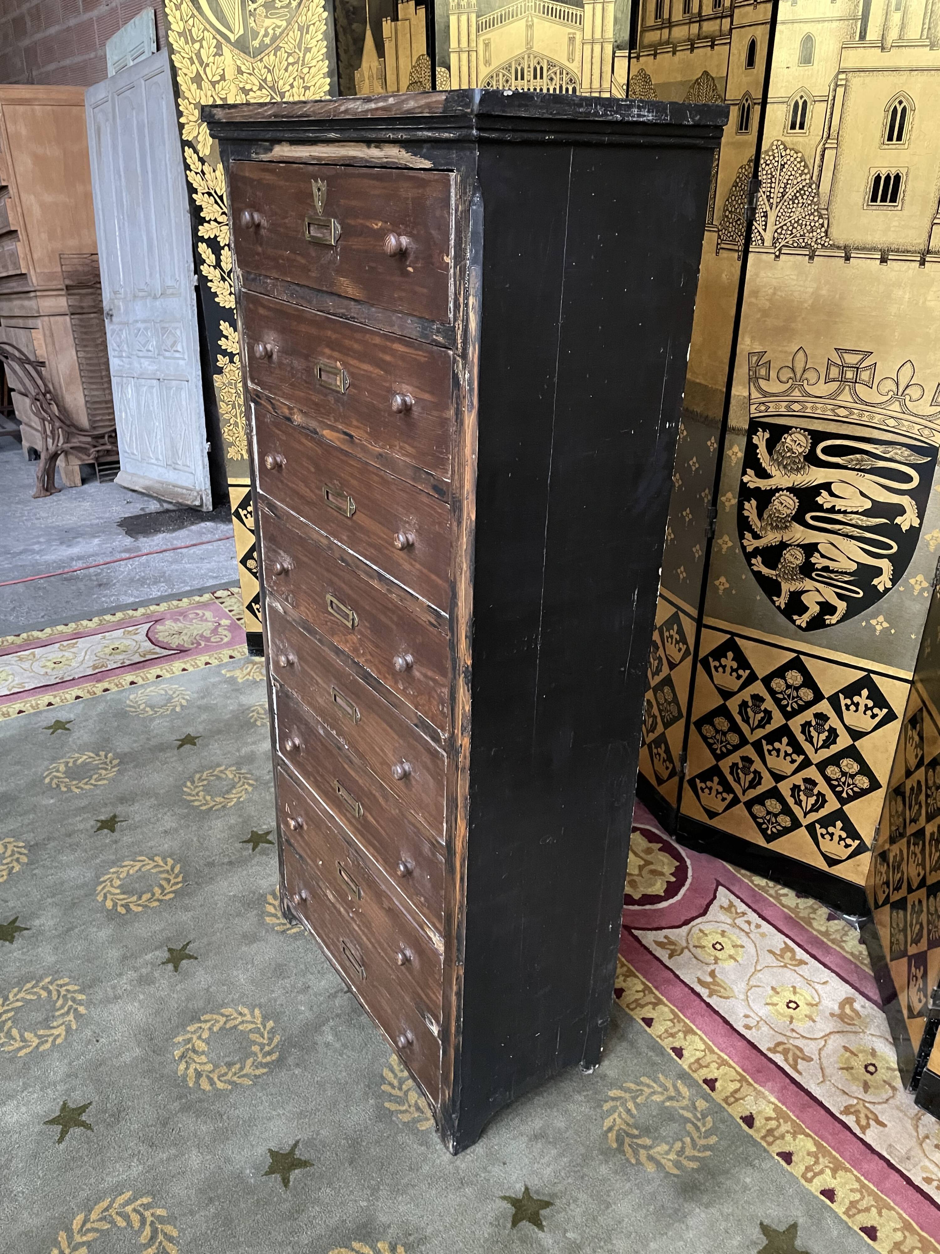 Chiffonnier in fir 19th