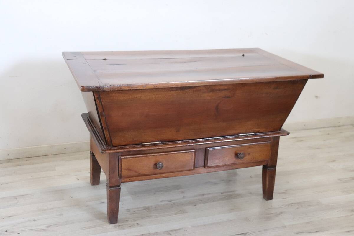 Antique sideboard in solid walnut, Italy 19th century