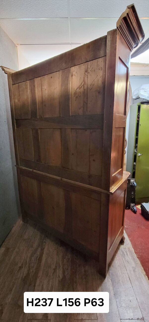 Buffet deux corps époque Louis XV en noyer