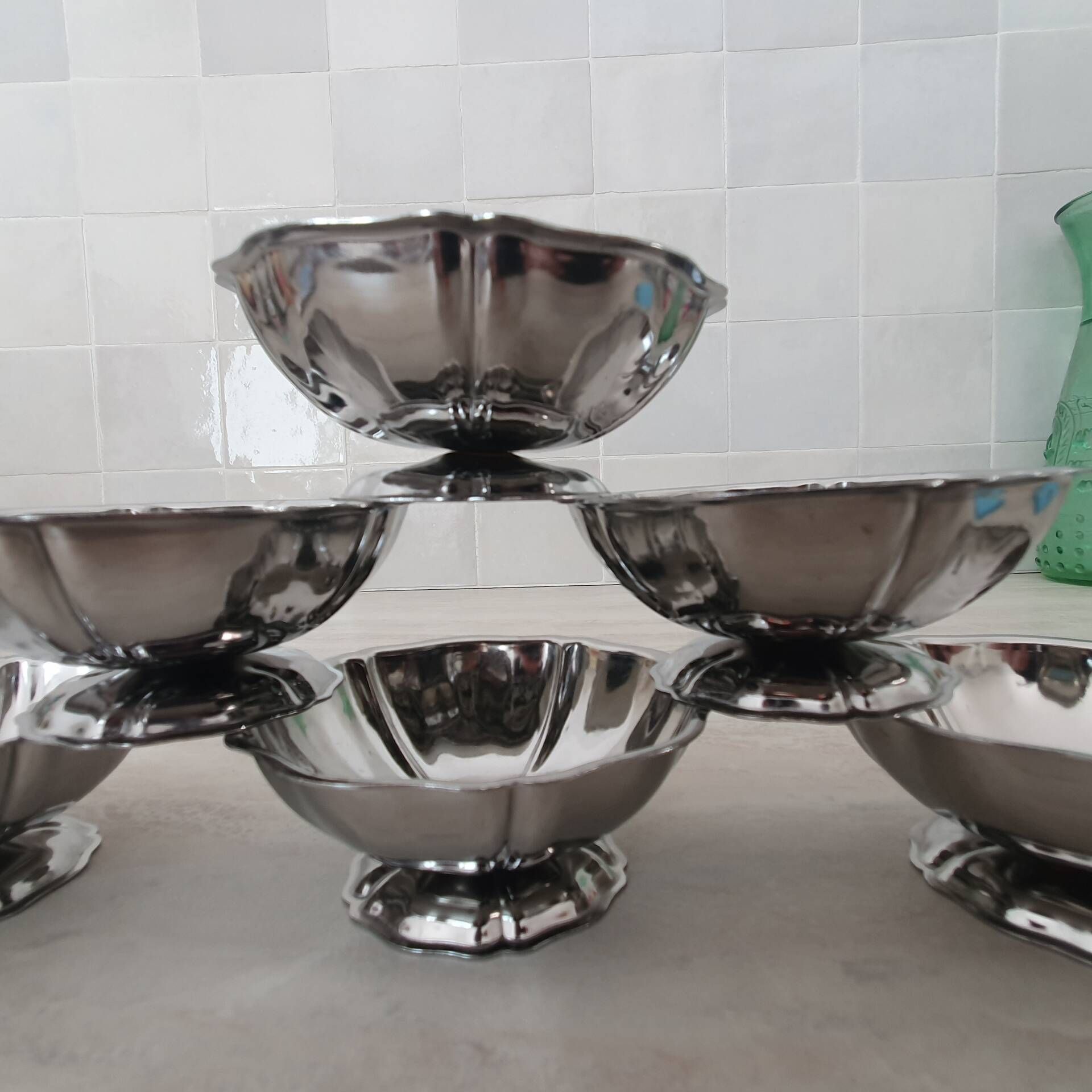 Dessert / ice cream bowls in 18/10 stainless steel, Guy Degrenne style, flower shape.