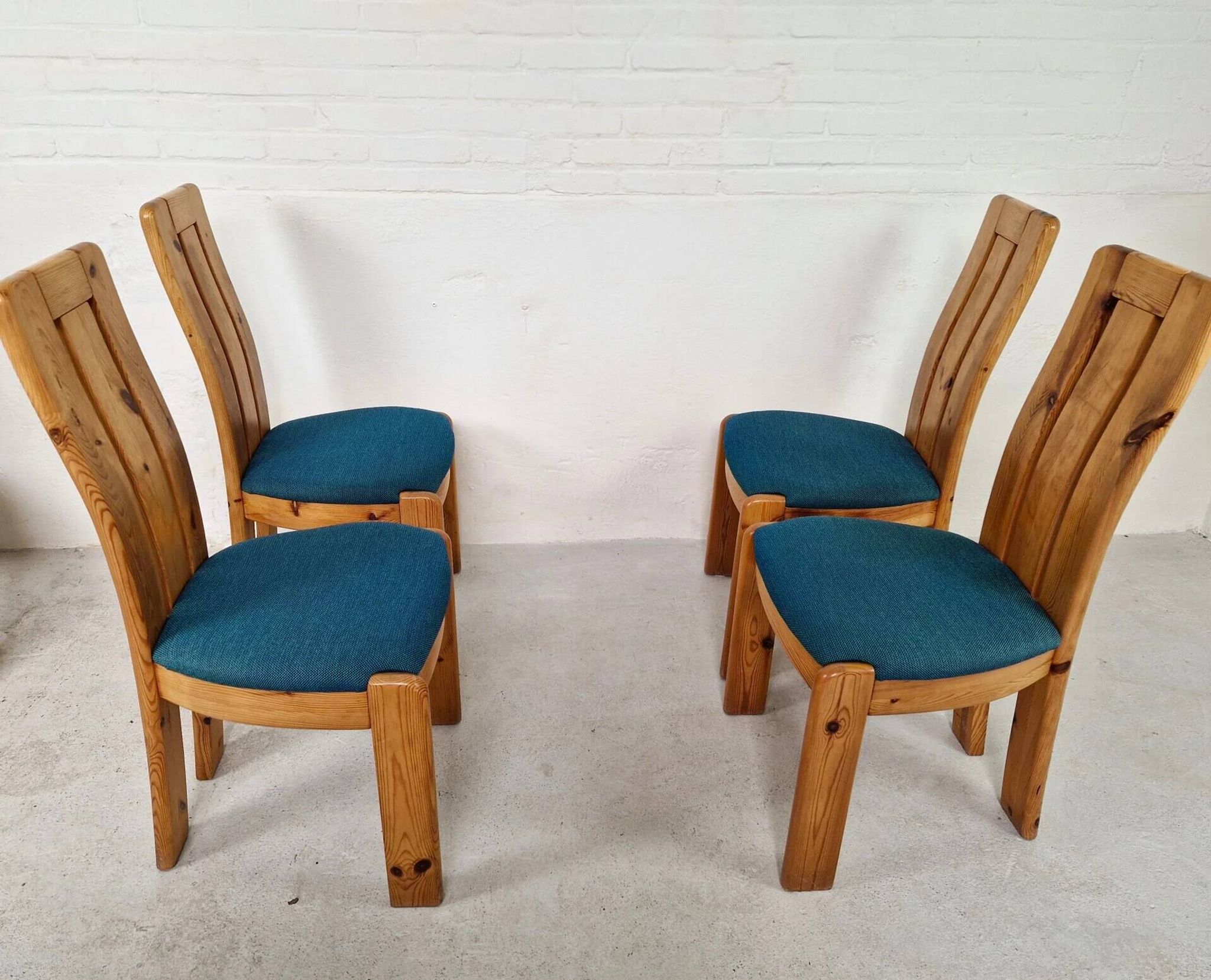 Ensemble de 6 chaises de salle à manger en pin danois, années 1970.