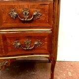Commode sauteuse Louis XV a façade galbée XVIII siècle