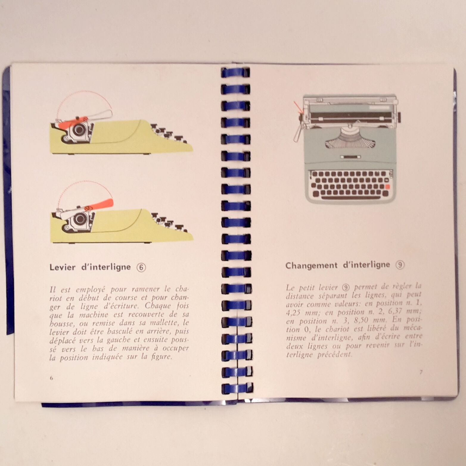 Typewriter Olivetti Lettera 22