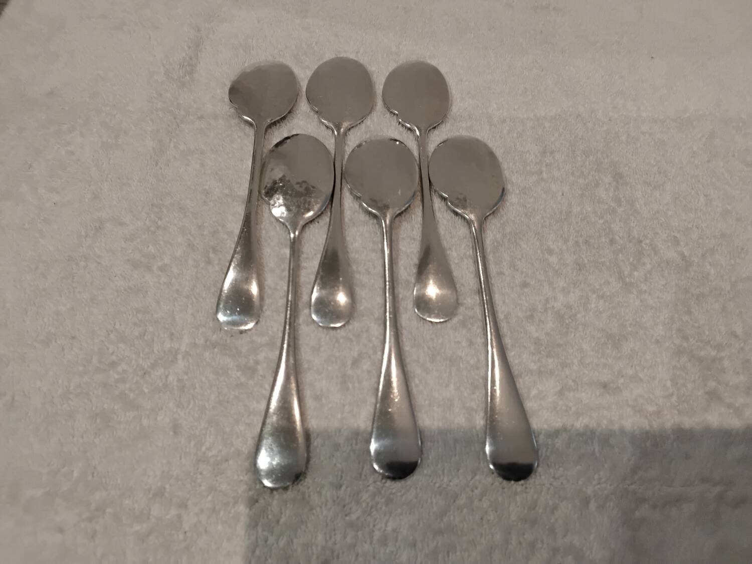 6 individual silver-plated metal sauce spoons with hammered baguette handles