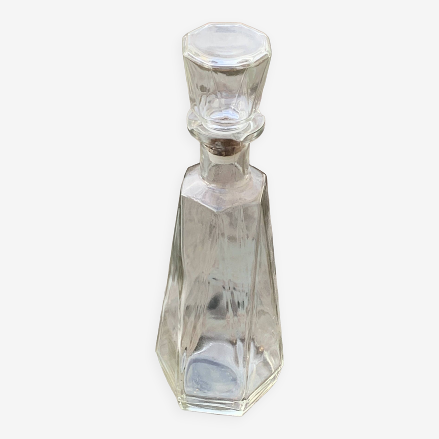 Service a whisky compose d'une carafe en verre transparent
