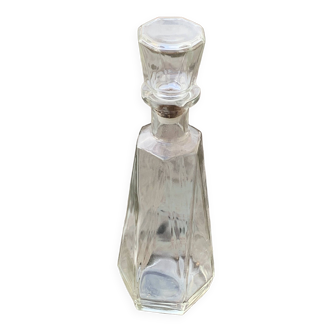 Whiskey service consisting of a transparent glass carafe