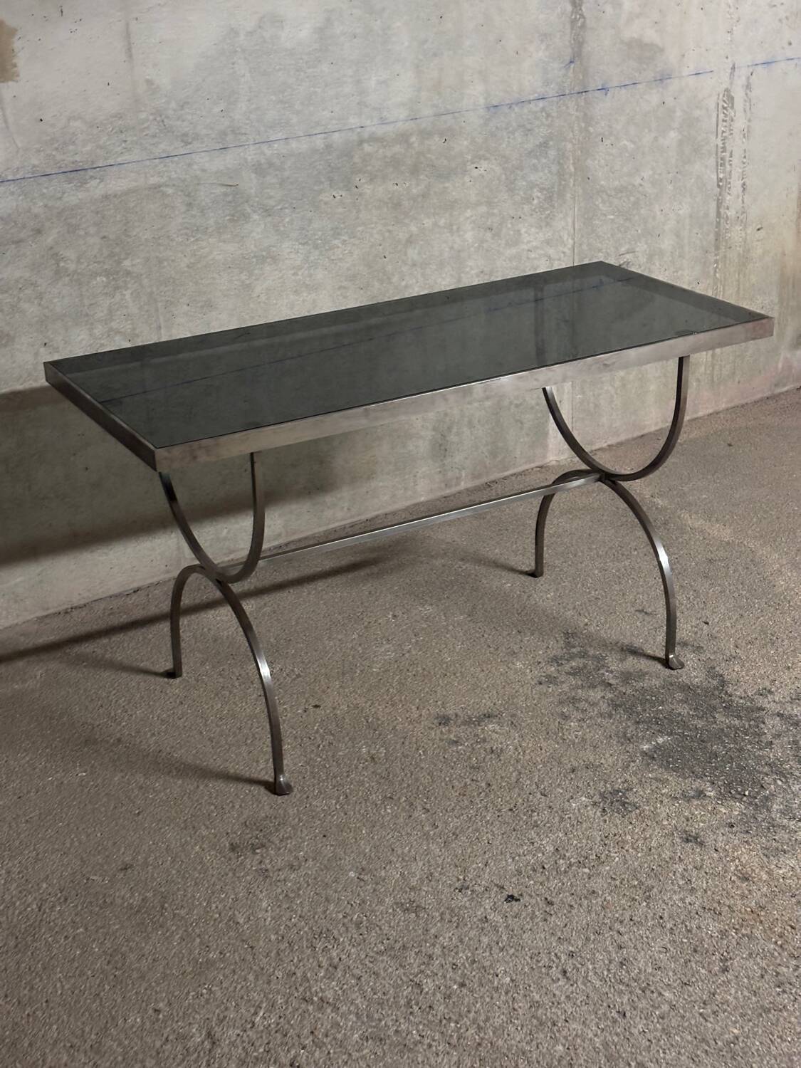 Console en acier brossé et verre fumé Moderniste - 1970