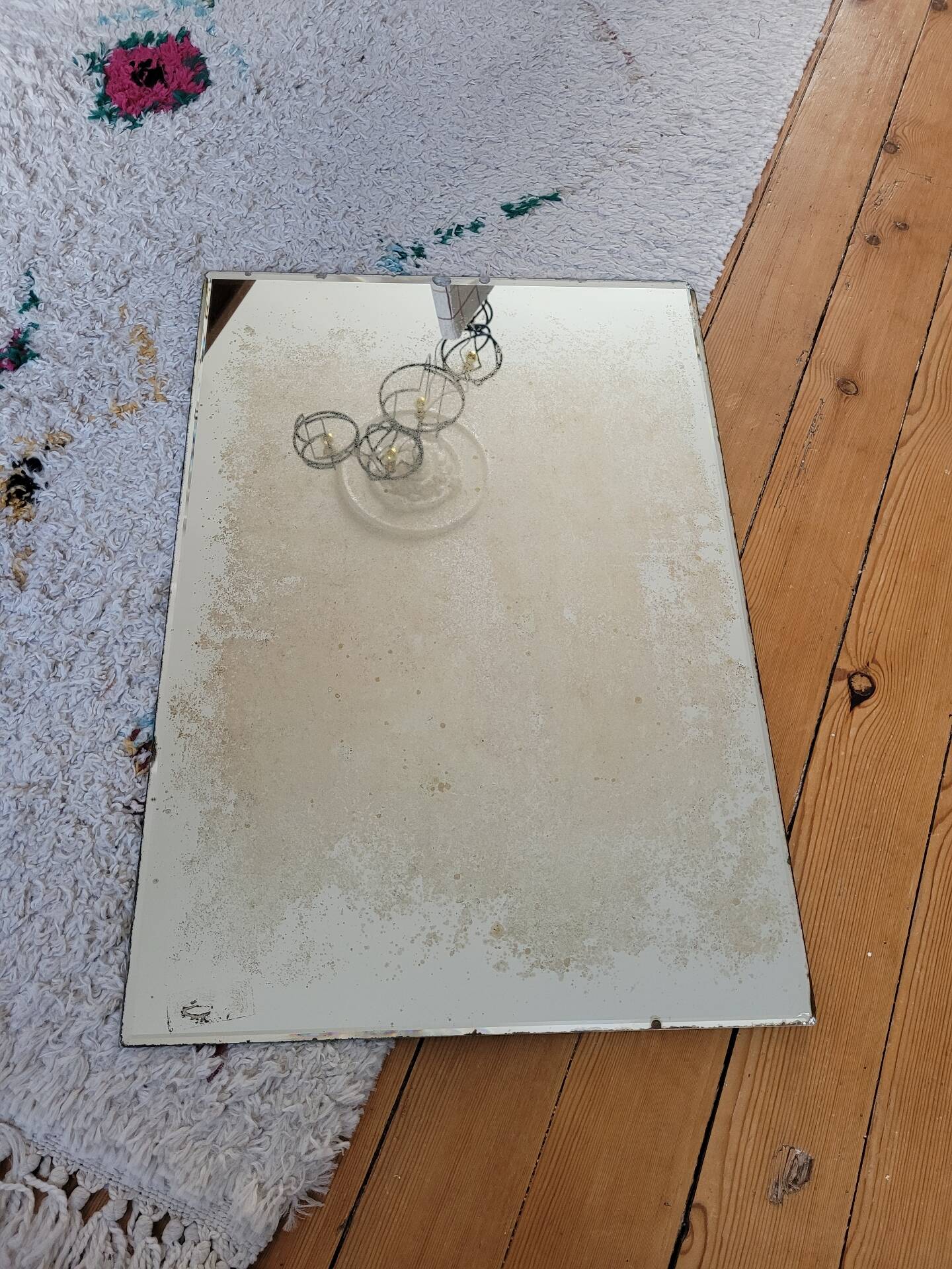 Bevelled rectangular mirror