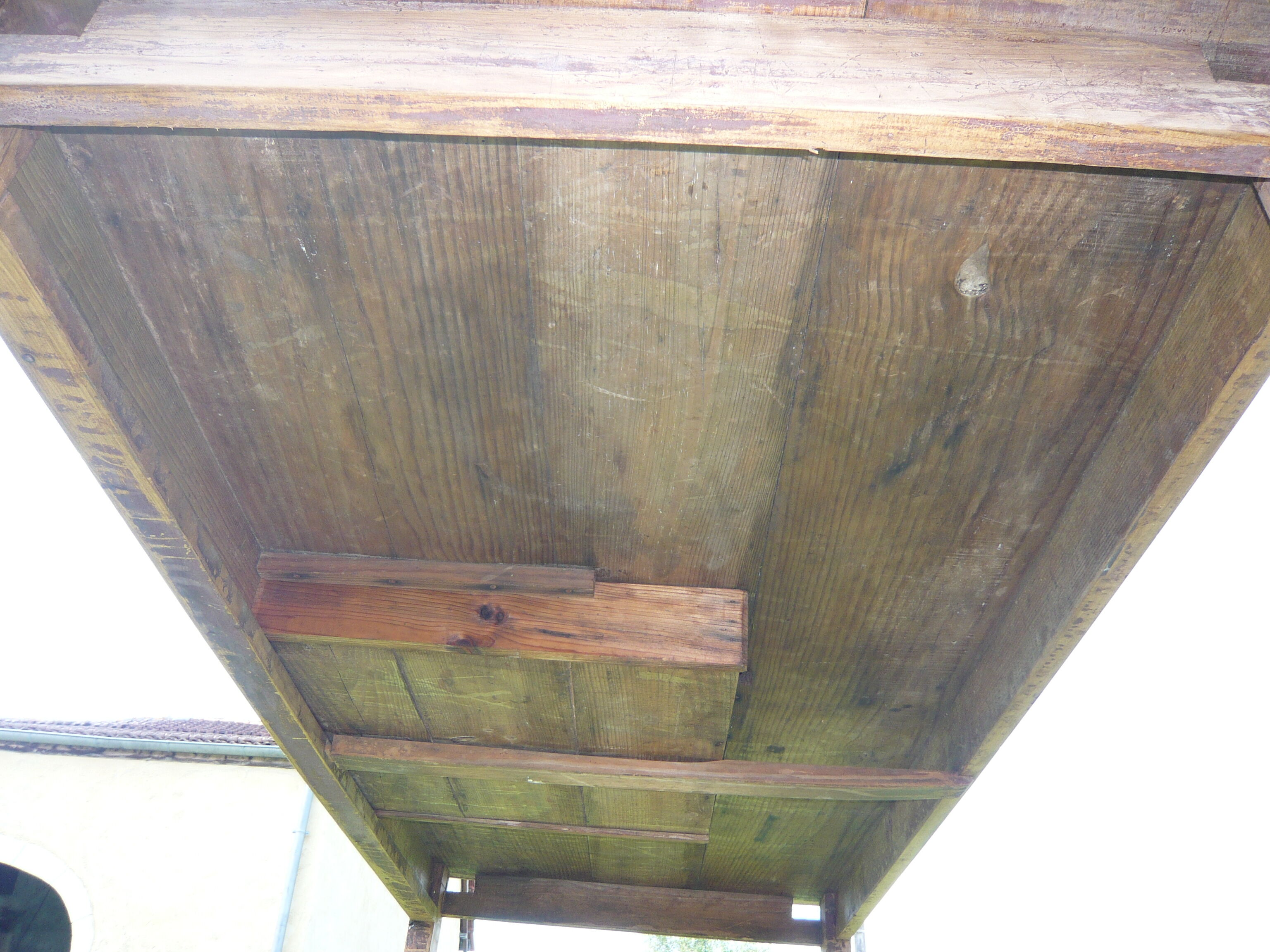 Farm table
