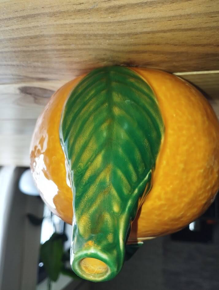 Vintage ceramic teapot in the shape of an orange – 1950s