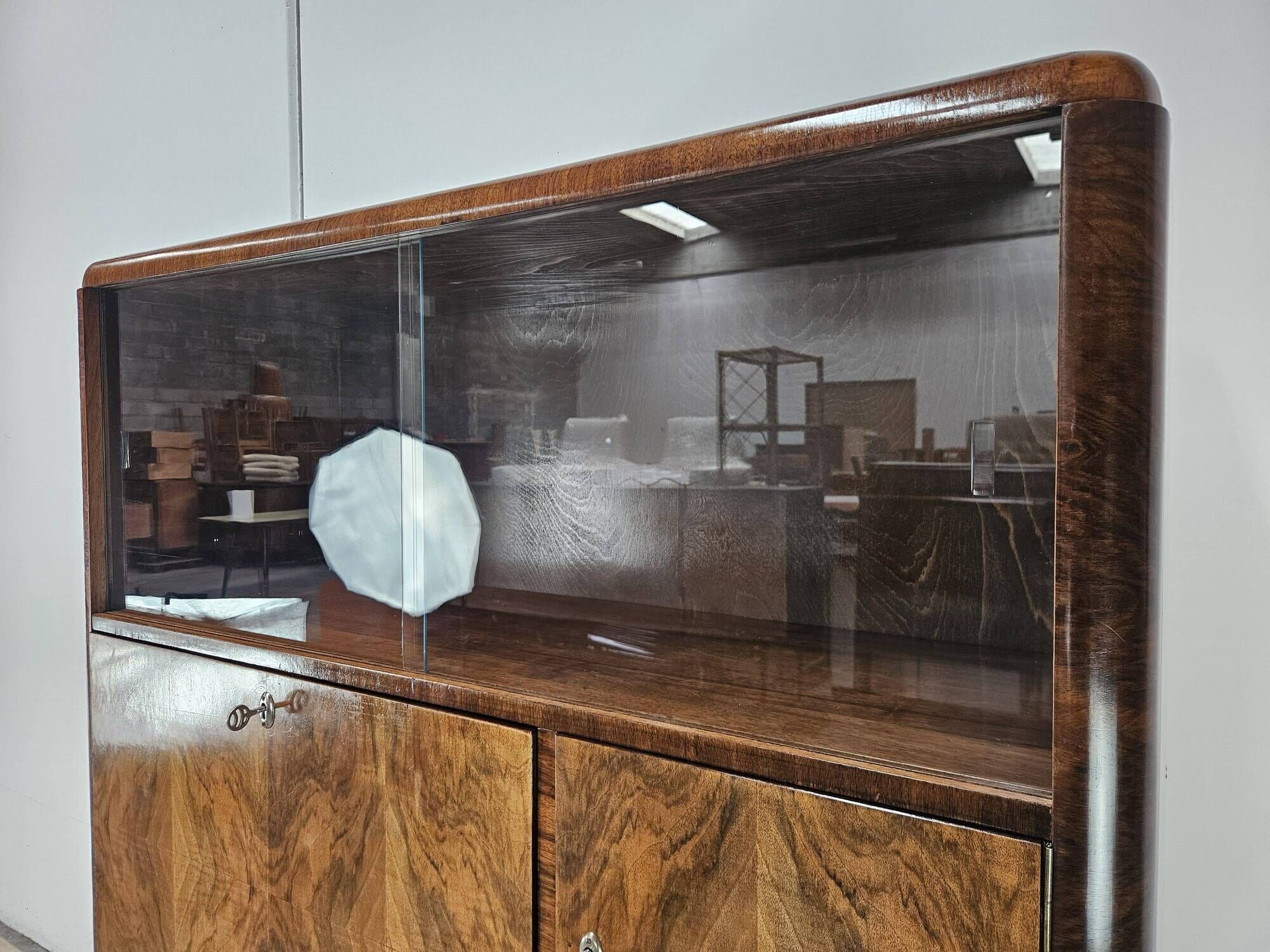 1930s Austrian Art Deco display cabinet