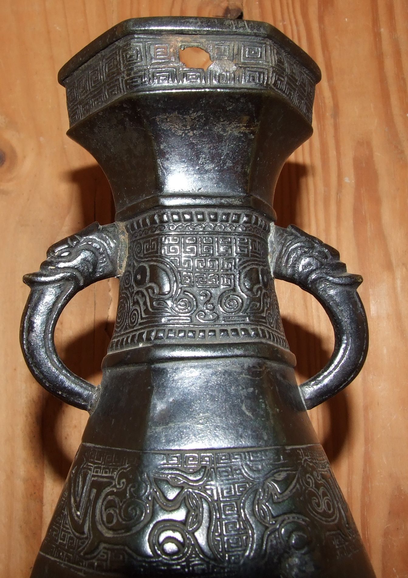 Bronze vase Ming China XV/17th