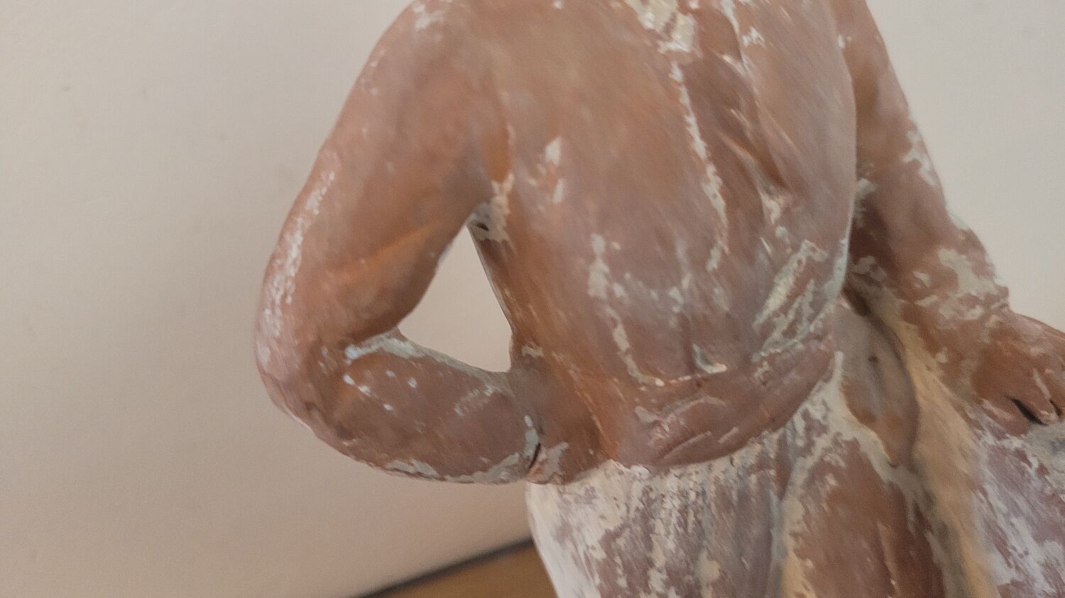 Bookend in terracotta