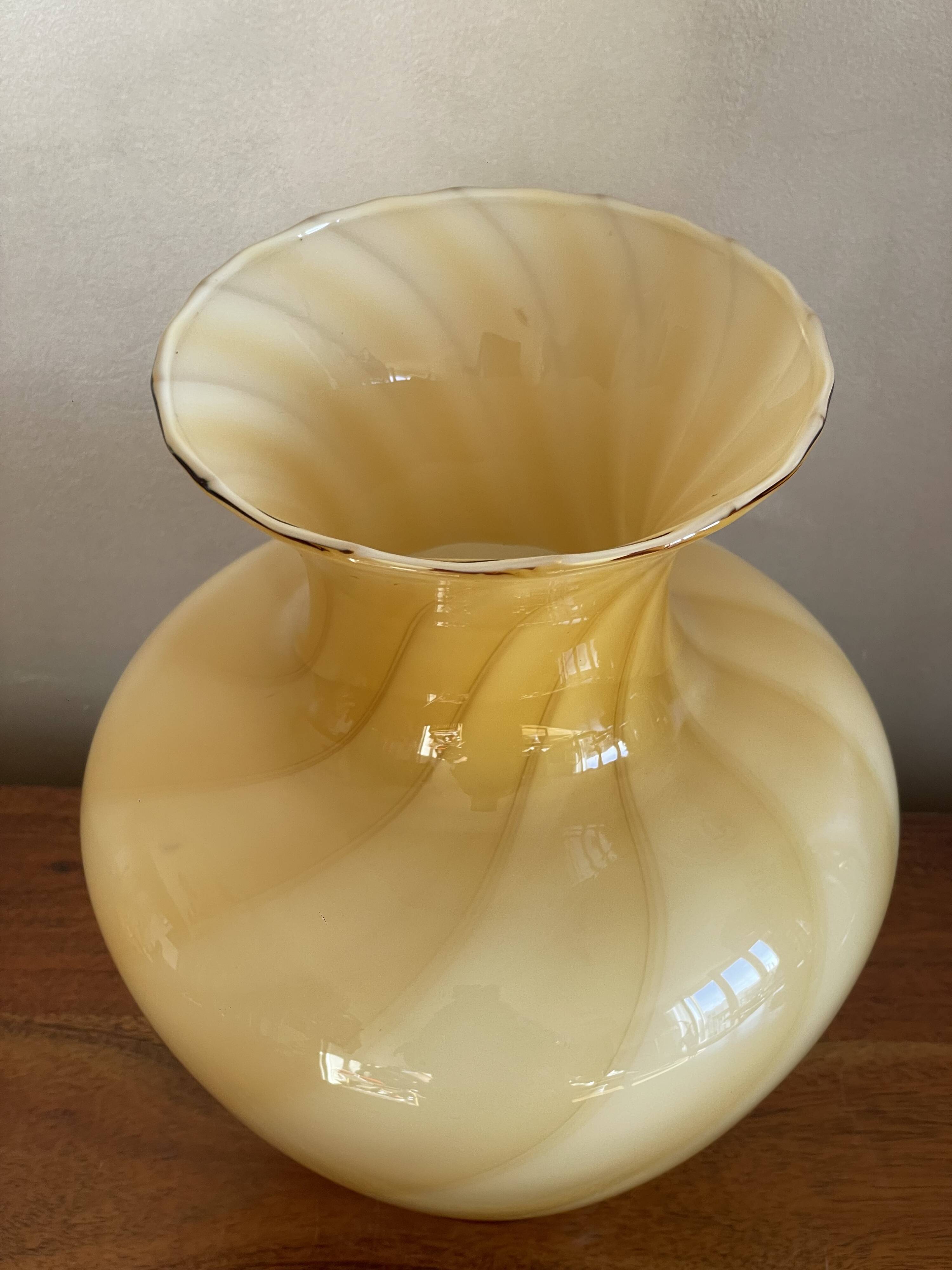 Round vase