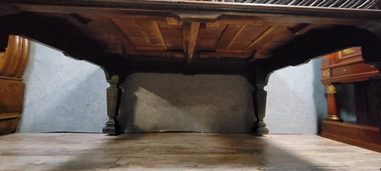 Important Renaissance style table in solid oak, circa 1850