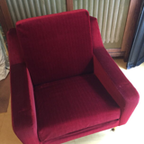 Set of 3 airborne red velvet armchairs.