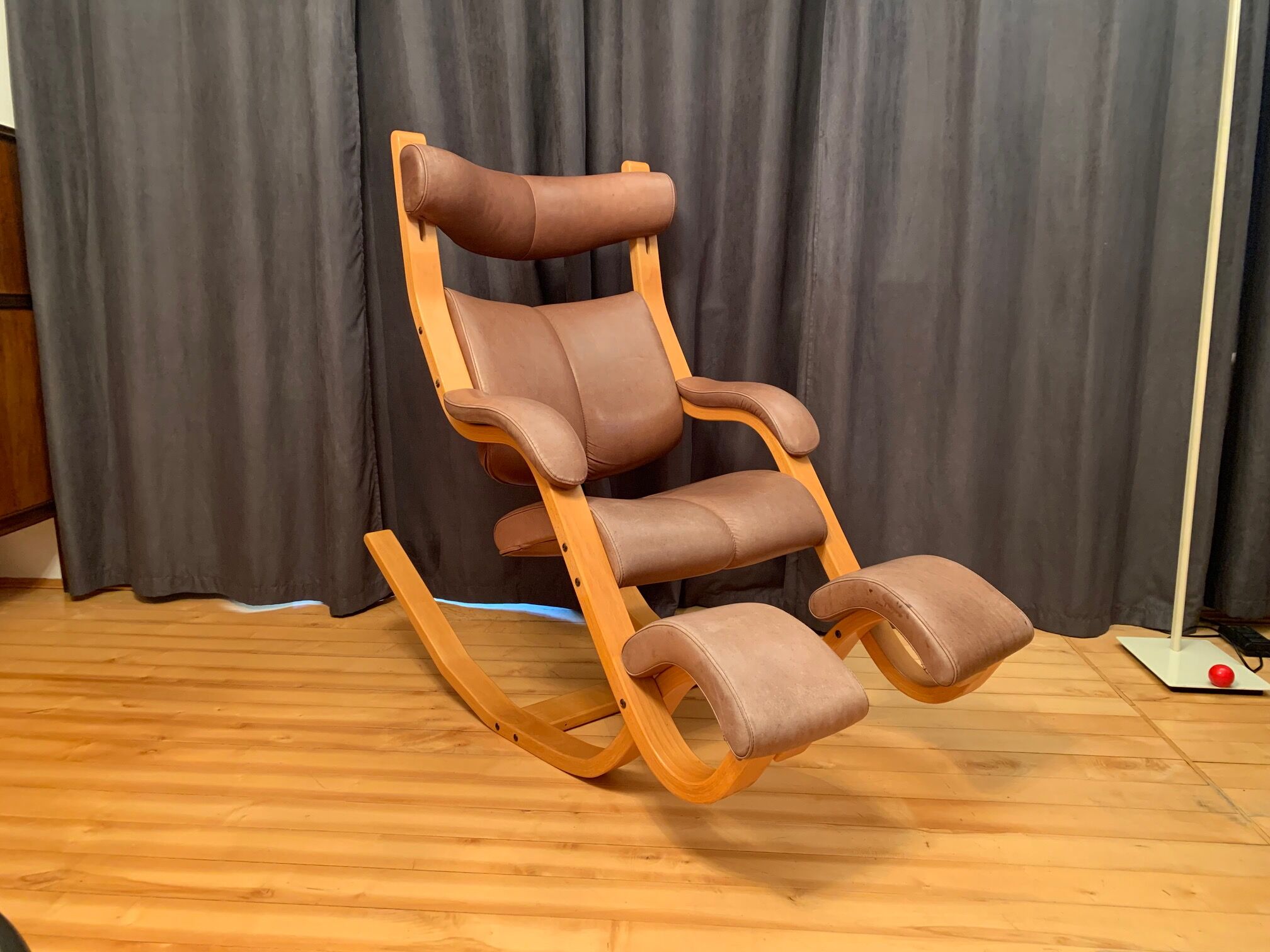 Armchair, project Peter Opsvik, Stokke Gravity Balance, lazy 80.