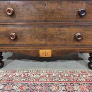 Victorian English commode from the 19th century in mahogany.
