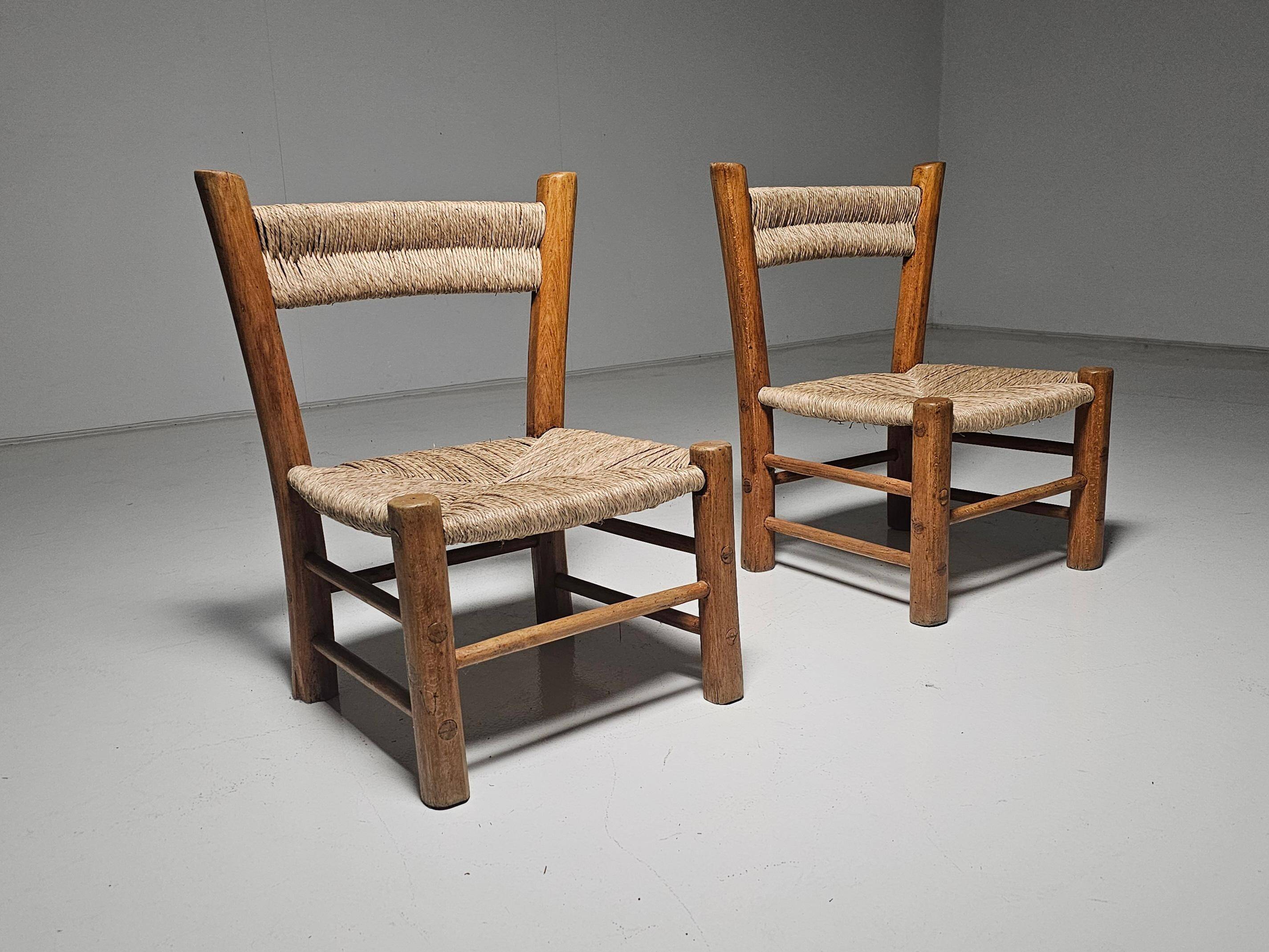 Pair of rustic French low chairs made of elm wood and straw, 1960s.