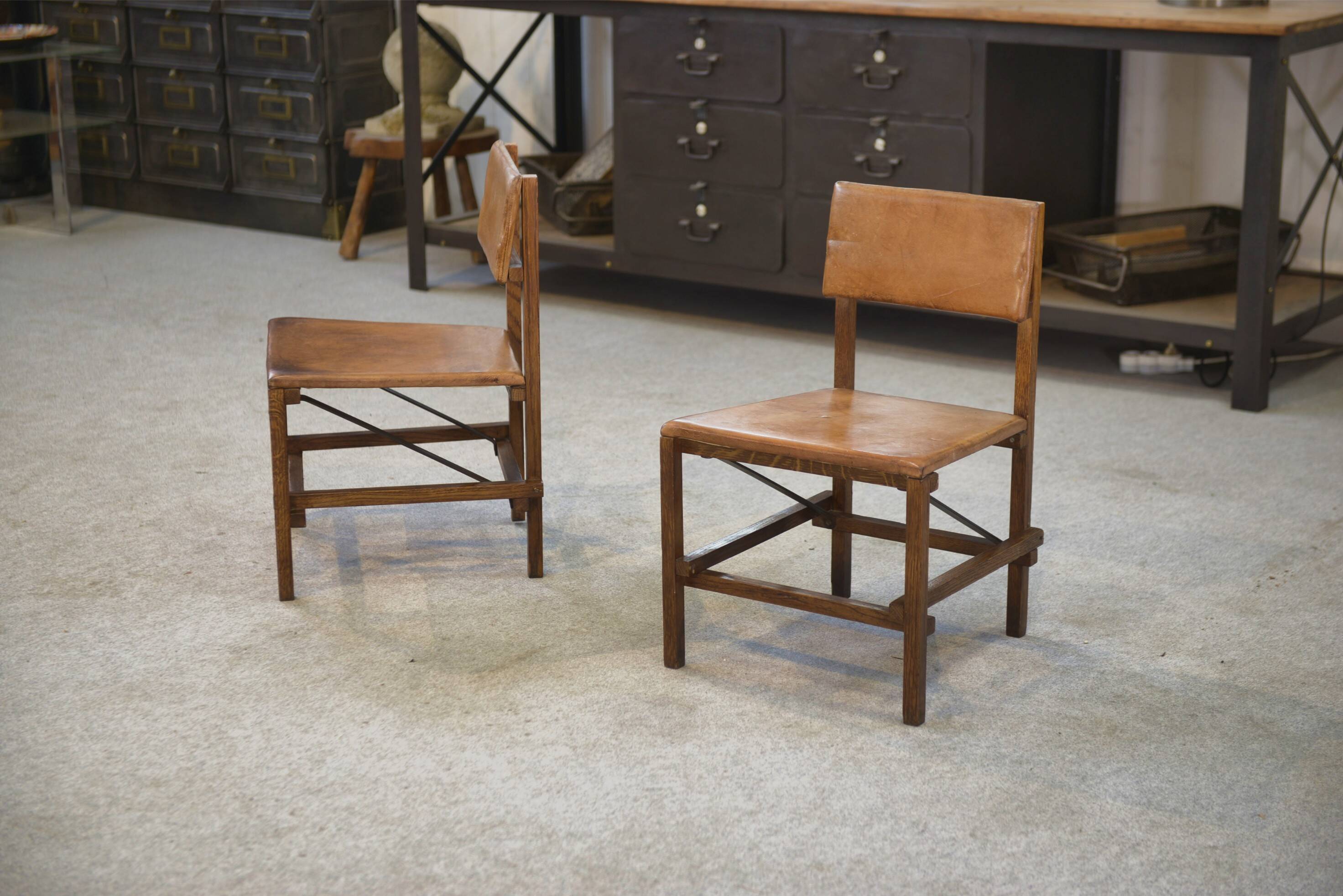 Pair of oak and leather chairs in the style of Gerrit Rietveld 1960s.