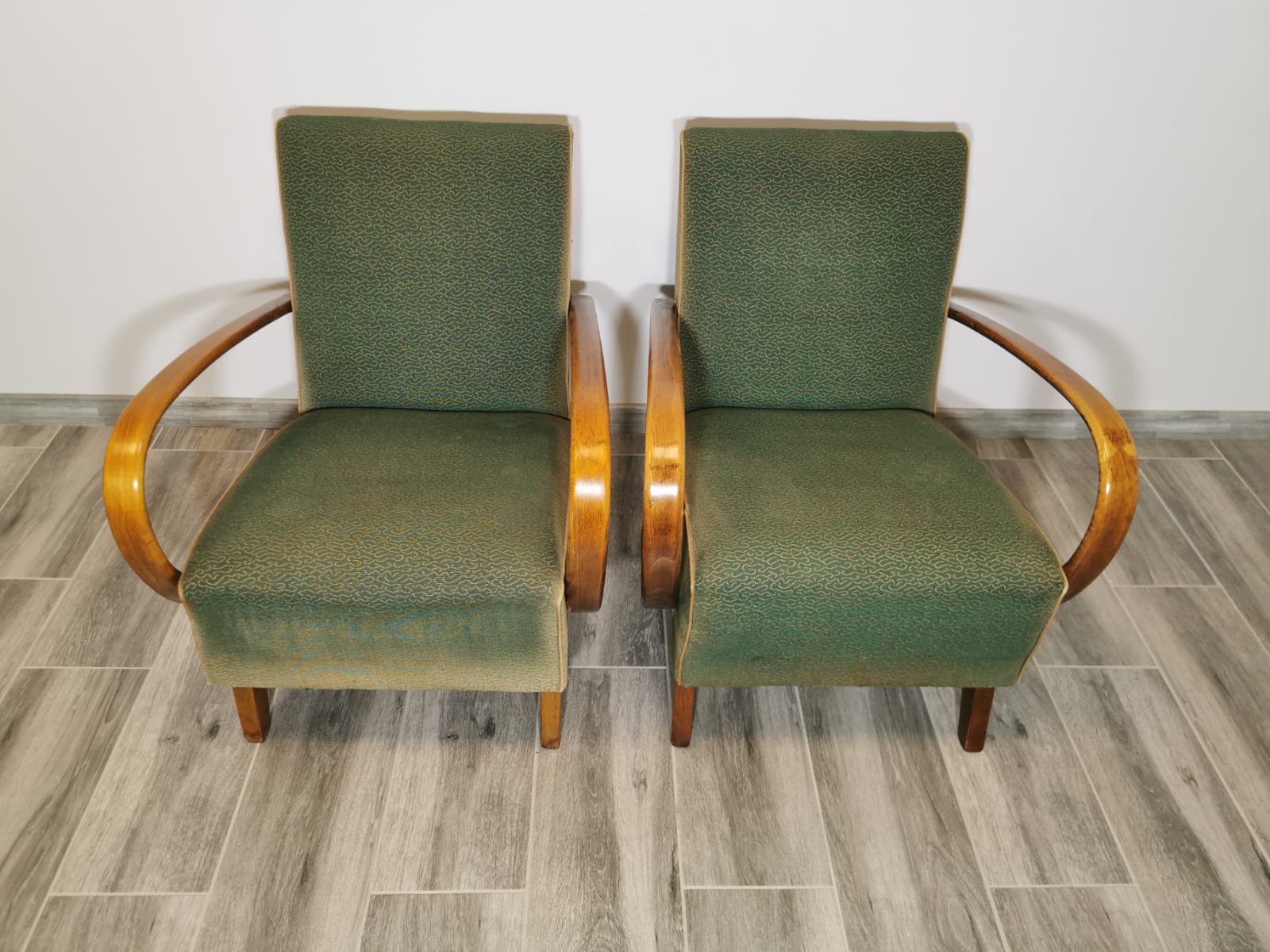Fauteuils par Jindřich Halabala