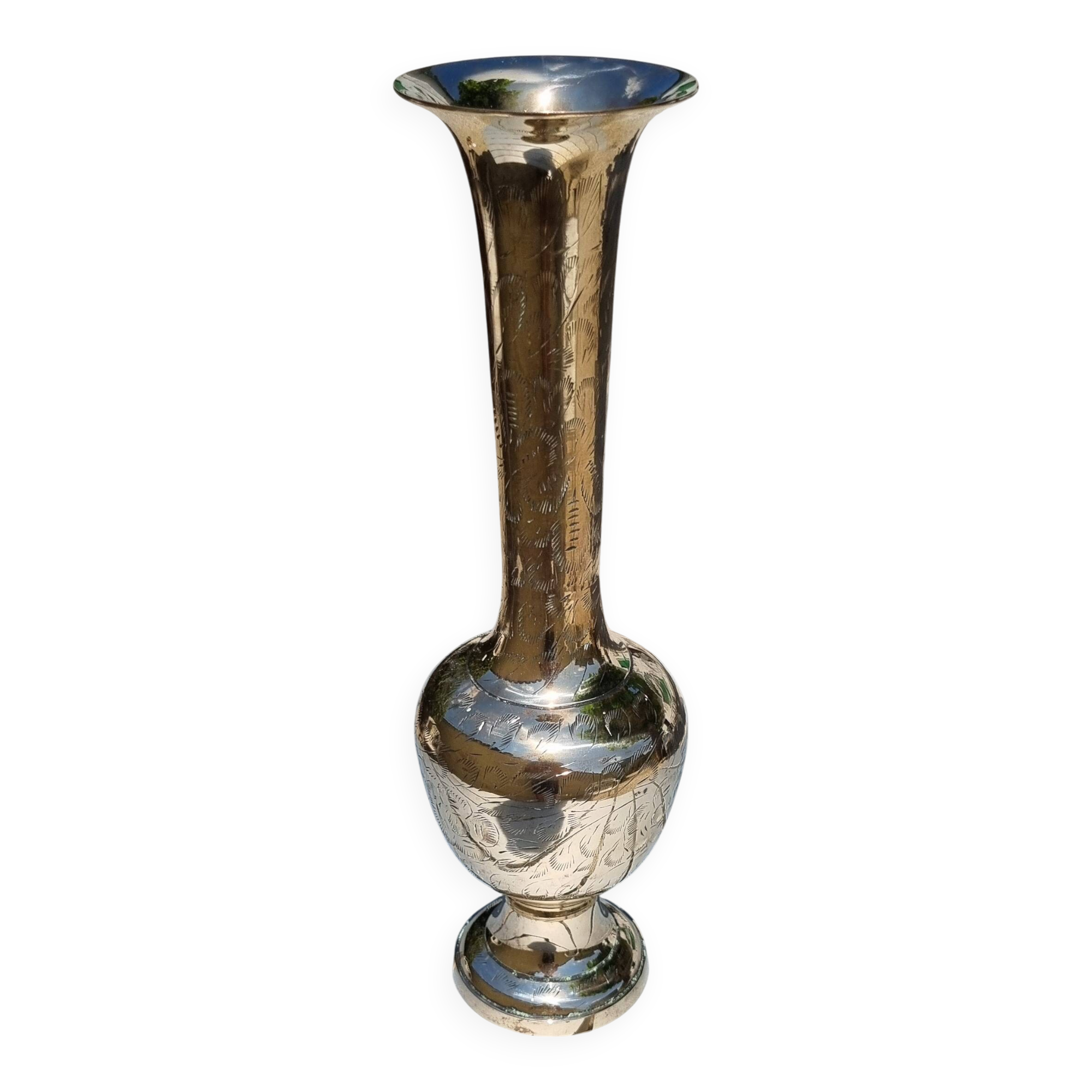 Traditional soliflore vase from India or the Middle East in copper.