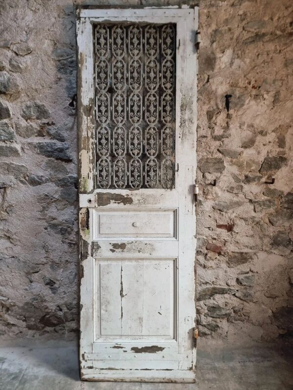 Porte d'entrée ancienne en chêne avec grille en fonte, récupération architecturale française