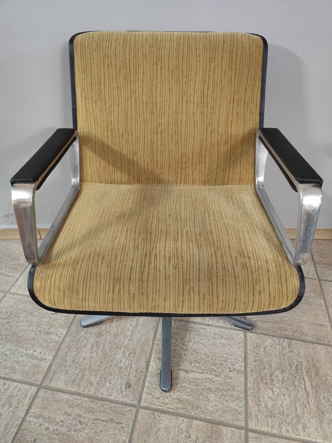 Vintage wilkhahn office chair from the 1970s.