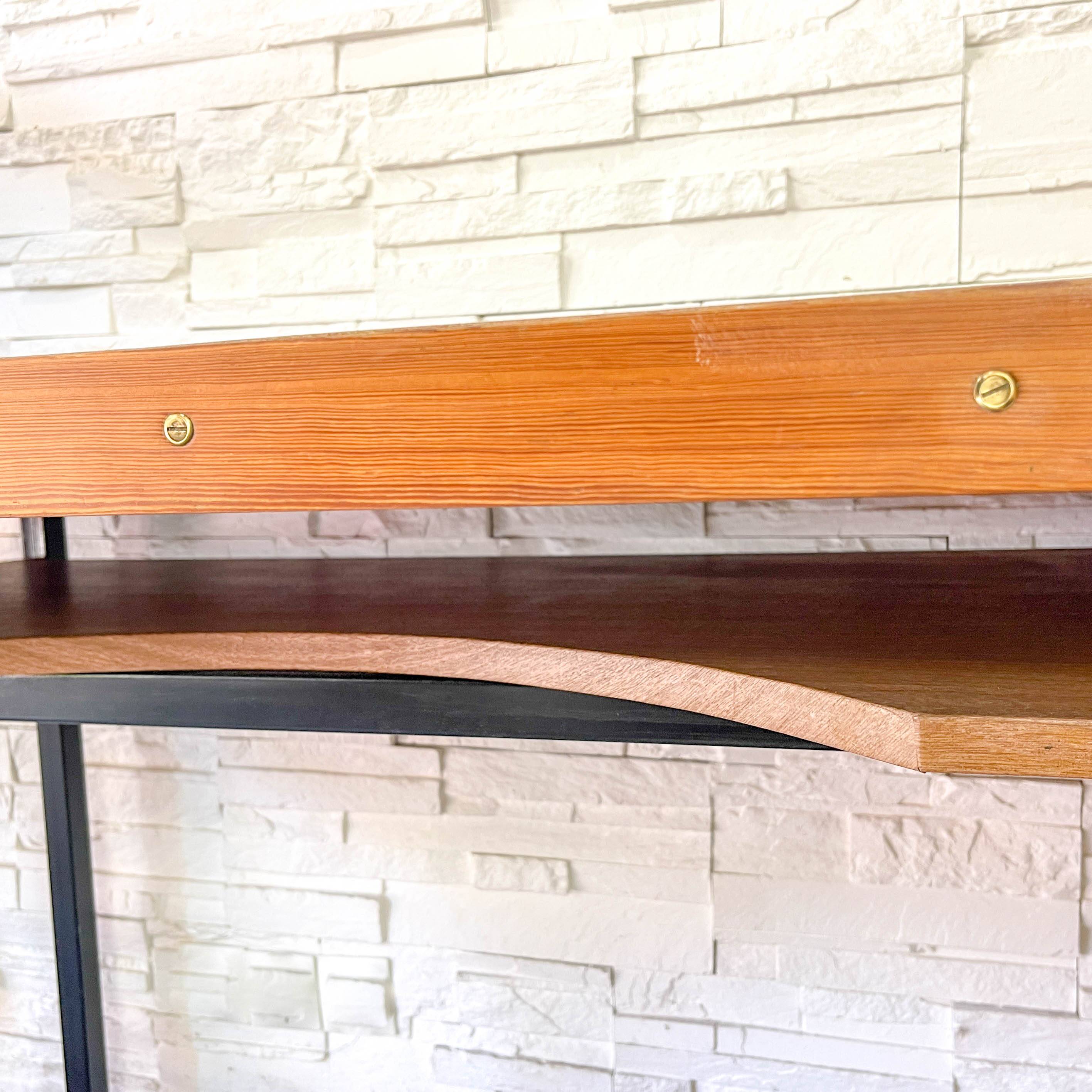 Bureau moderniste vintage 1960 en bois avec pieds en métal et 2 tiroirs