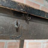 Ancien pupitre d'écolier en bois noirci