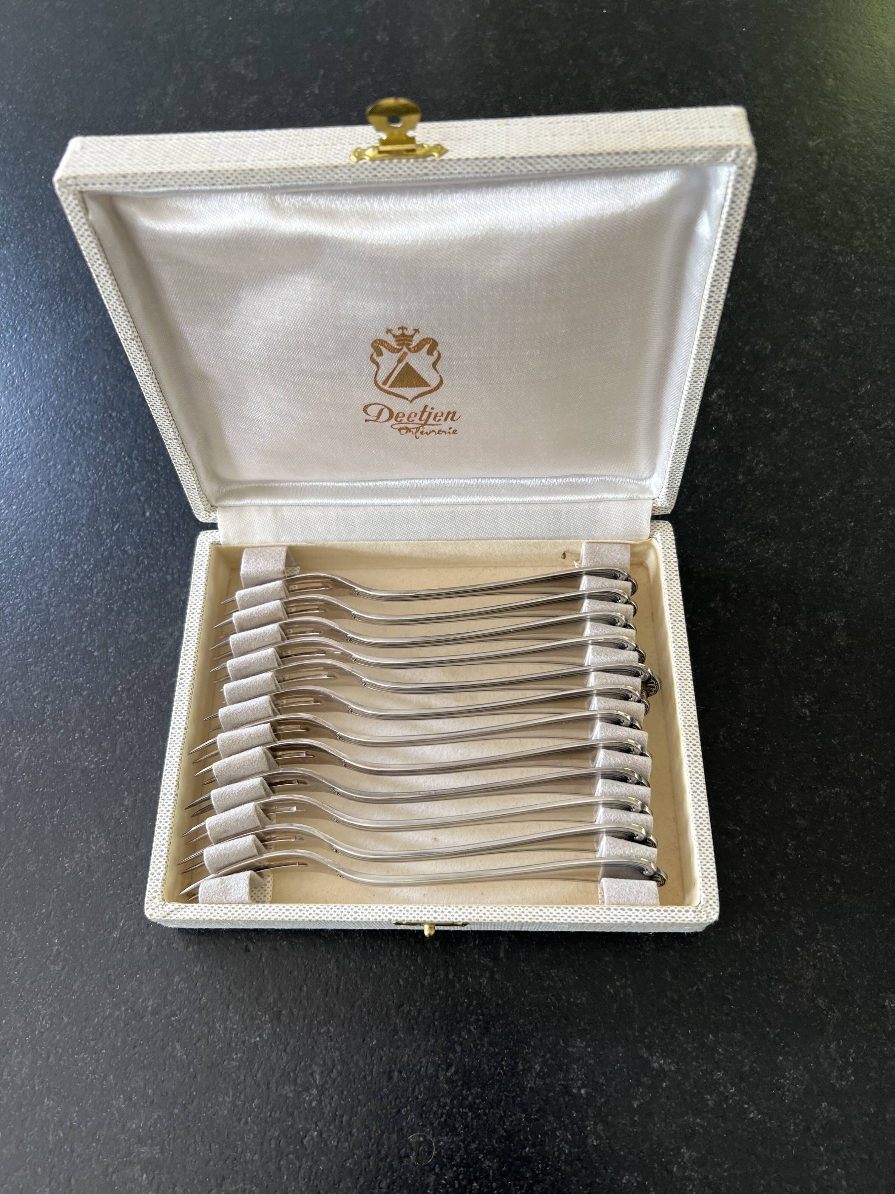 Snail forks from the house deetjen