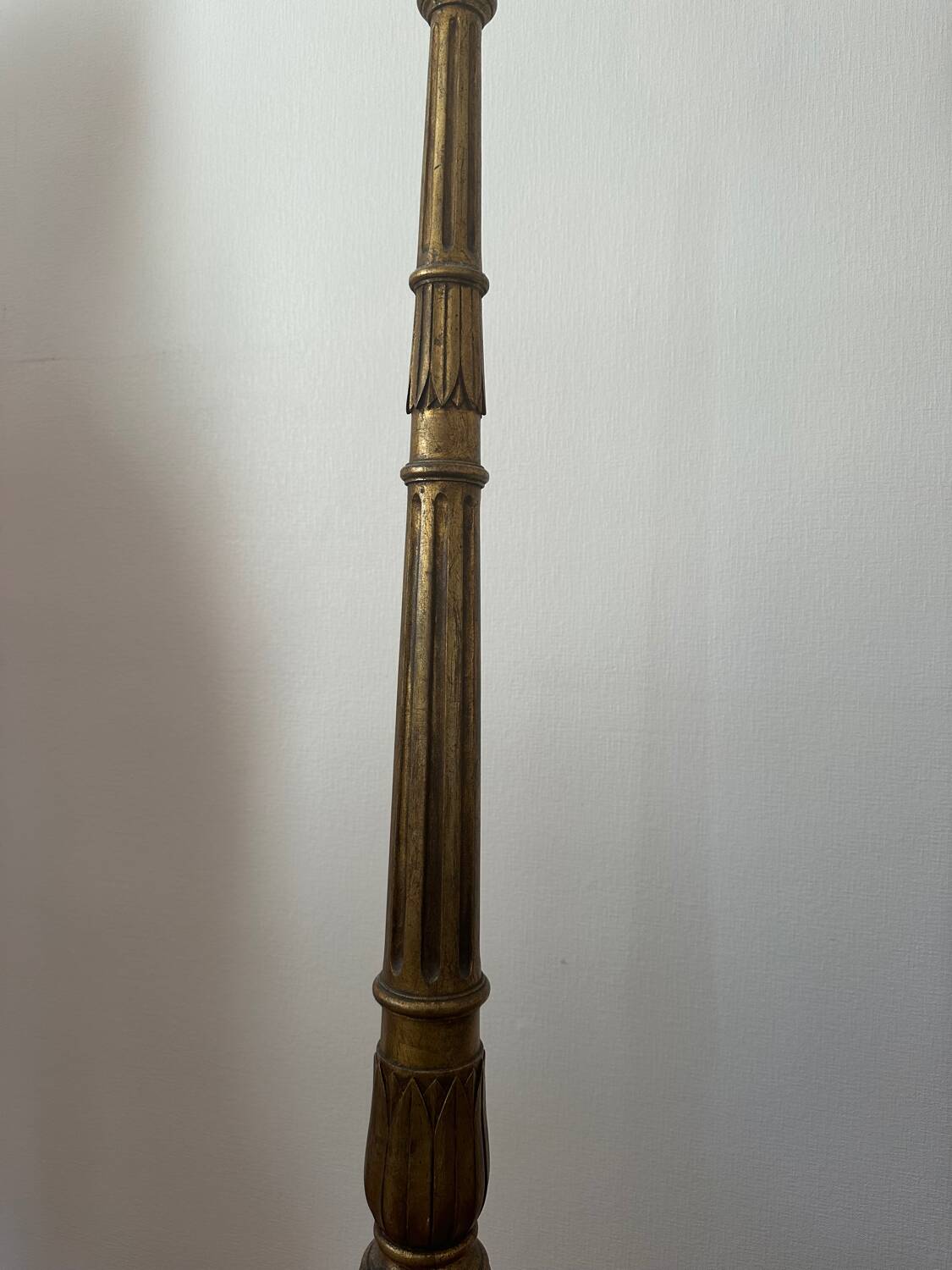 Lampadaire en bois doré Style Louis XVI