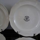 8 Wedgwood plates in English earthenware 19th black monogram