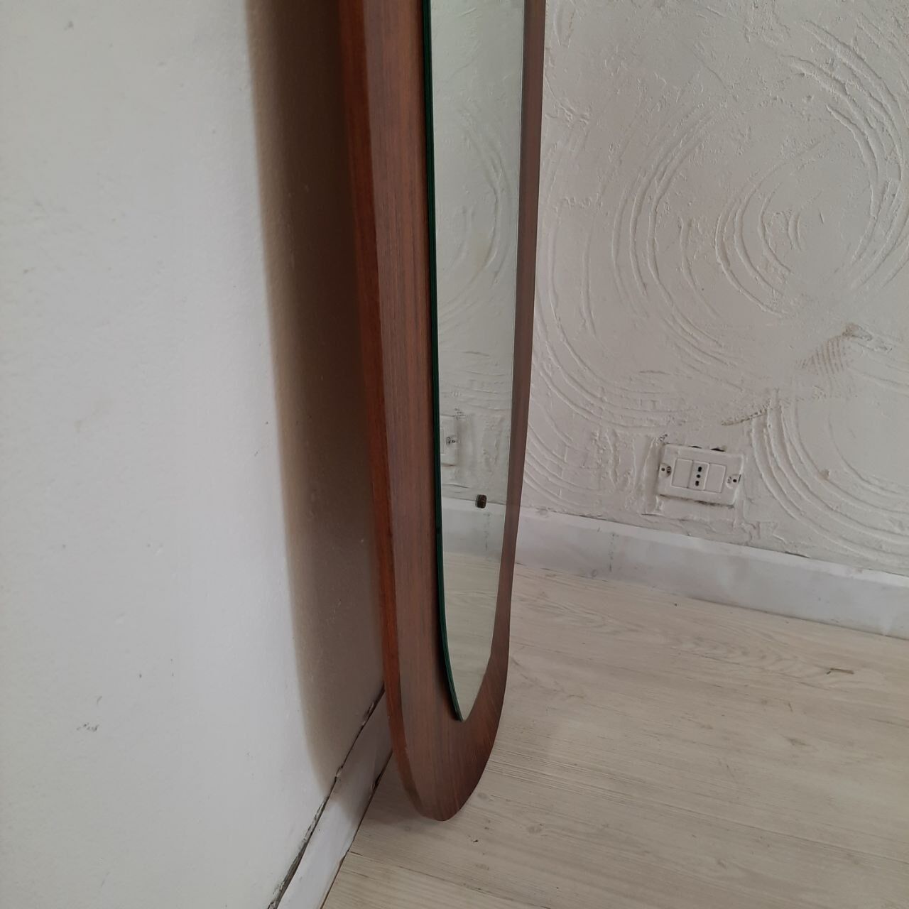 Miroir en bois incurvé teck