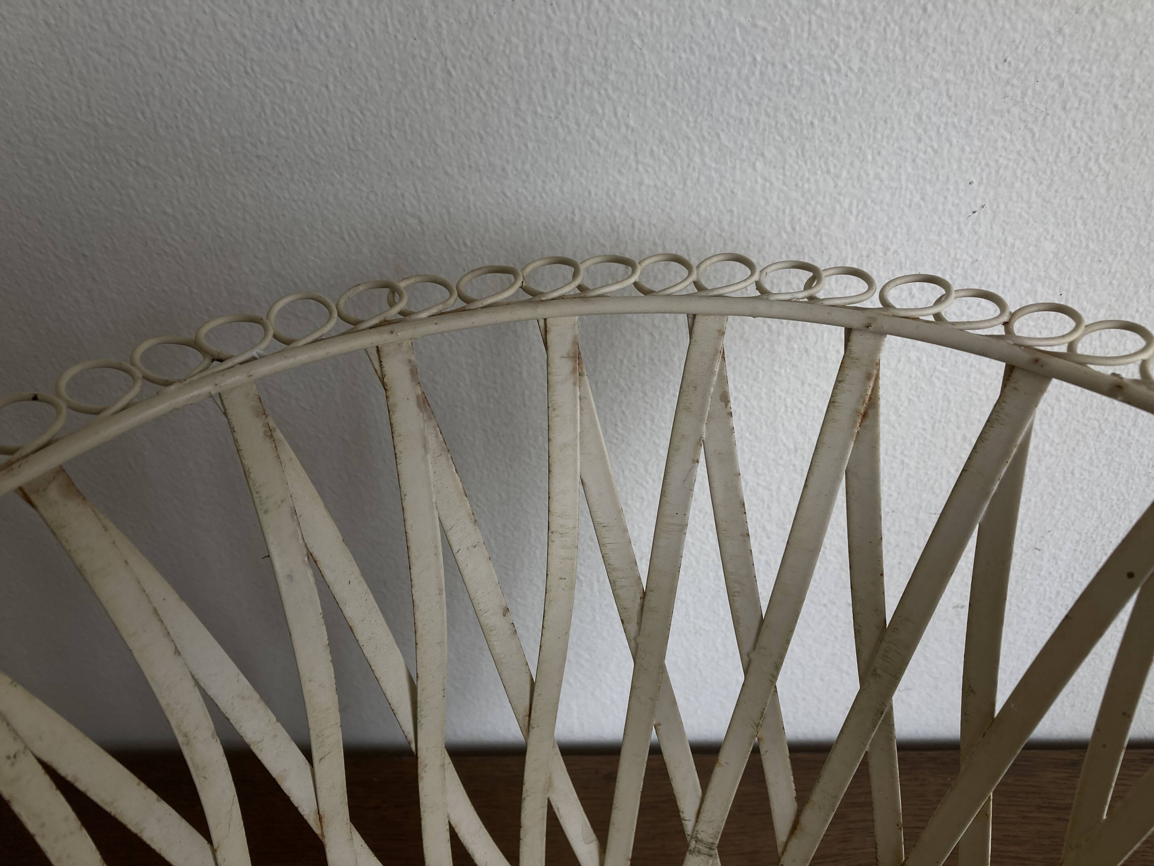 XXL Neoclassical Medici-style plant pot in ivory sheet metal