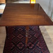 Table en acajou vintage à rabats; idéale pour les décorateurs.